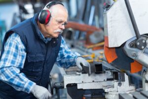 Trabajador industrial en situación de envejecimiento